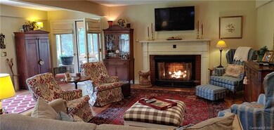 Living room with access to screen in porch. TV mou