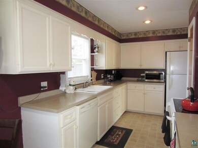 features crisp white cabinetry and pantry.
