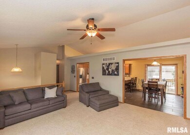 6141 N Thornwood Ave, Davenport, IA 52806 - photo 3