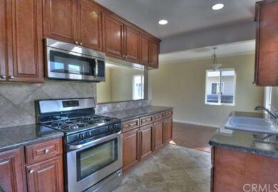 Kitchen toward Dinrm