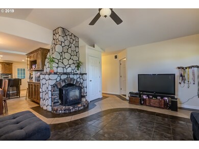 835 E Ellendale Ave, Dallas, OR 97338 - photo 6