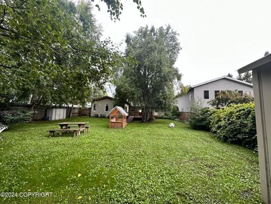 Huge and Private Back Yard