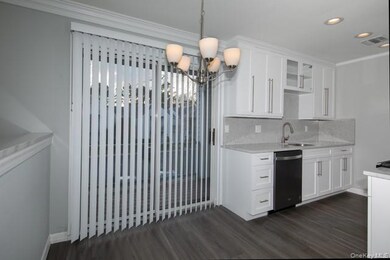 1000 Saddle Rock Rd unit 2604, Holbrook, NY 11741 - photo 4