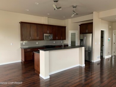 Kitchen w/pantry