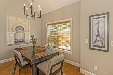 112 Maya Cir, Central Islip, NY 11722 - photo 4