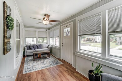 004_742 W 3rd St