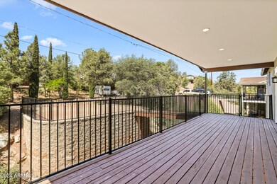 1005 Front Deck 3