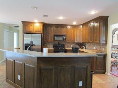 1724 Highland Dr, Whitney, TX 76692 - photo 4