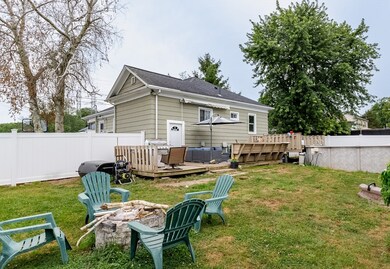 61 Jaffrey St, Swansea, MA 02777 - photo 4