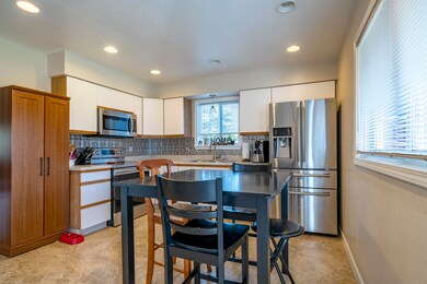 Dining Area & Kitchen