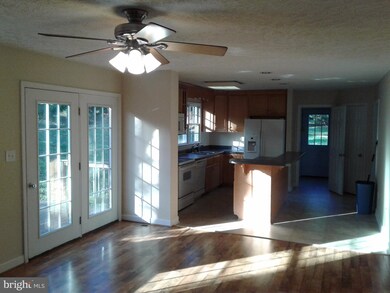 143 Southridge Dr, Berkeley Springs, WV 25411 - photo 3