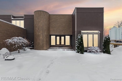 4033 Fox Lake Dr, Bloomfield Hills, MI 48302 - photo 2