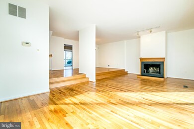 12017 Insha Ct, Reston, VA 20191 - photo 7