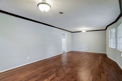 1587 Sue Barnett Dr, Houston, TX 77018 - photo 7