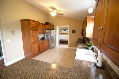 15530 Edgewater Cir, Wamego, KS 66547 - photo 7