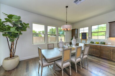 007_Breakfast Nook