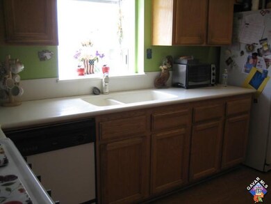 3271 Emerald St, Rosamond, CA 93560 - photo 4