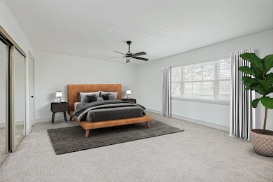 This room is virtually staged. Furniture is NOT in