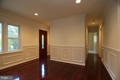 6712 Tahalla Dr, Alexandria, VA 22306 - photo 3