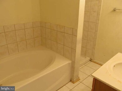 906 Portia Ct, Hyattsville, MD 20785 - photo 3