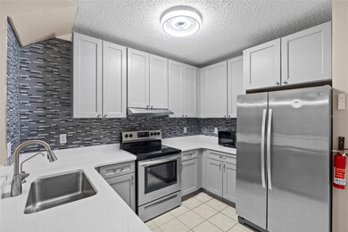 6333 Osprey Lake Cir, Riverview, FL 33578 - photo 5