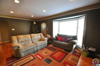 315 SW Hillside Ave, Topeka, KS 66611 - photo 3