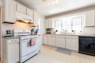 56 Edgecliff Rd unit 58, Watertown, MA 02472 - photo 5