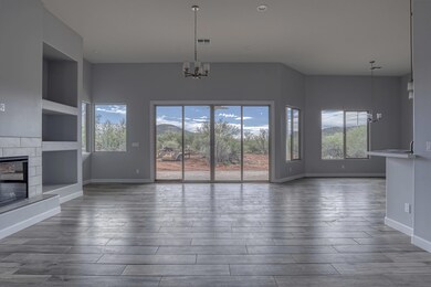 1601 E Ca-009-20-Living Ro-MLS_Size