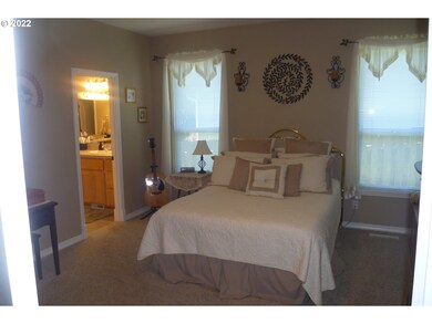 Bedroom, Owner's Suite