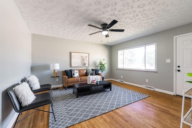 1308 Elaine Rd, Columbus, OH 43227 - photo 4