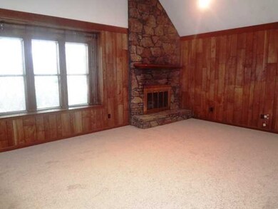 19x16 Great Room with new carpet