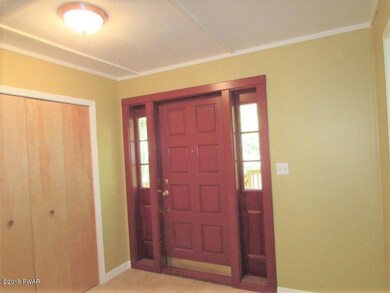 802 Round up Ct, Hawley, PA 18428 - photo 4