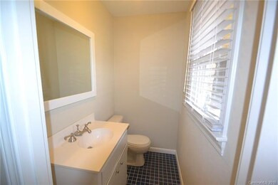 911 Thomas St, Statesville, NC 28677 - photo 7
