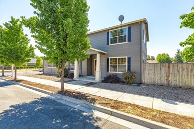 1217 Crown Ave, Central Point, OR 97502 - photo 2