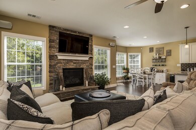 2032 Creekside Manor Ln, Knoxville, TN 37932 - photo 5