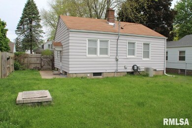 2121 W 18th St, Davenport, IA 52804 - photo 5