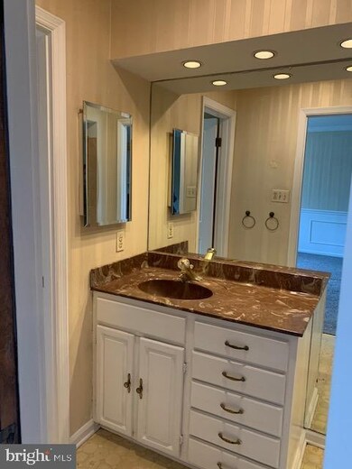 15799 Southern Cross Ln unit FRONT HALF OF HOUSE, Round Hill, VA 20141 - photo 7