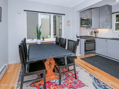 4112-Spruce-Way-MLS_09