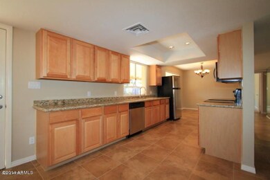 Kitchen & Dining