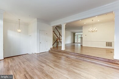 8033 Kidwell Hill Ct, Vienna, VA 22182 - photo 7