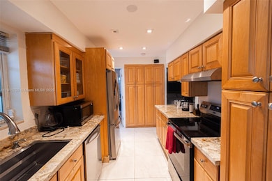 220 Buttonwood Dr, Key Biscayne, FL 33149 - photo 3