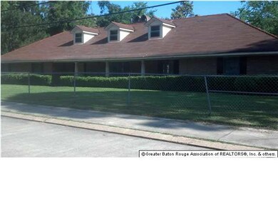 HUGE FENCED YARD SIT ON 4 LOTS!!