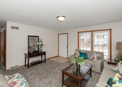 4233 Warren St, Davenport, IA 52806 - photo 3