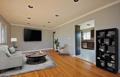 2383 Magnolia St, Des Plaines, IL 60018 - photo 3