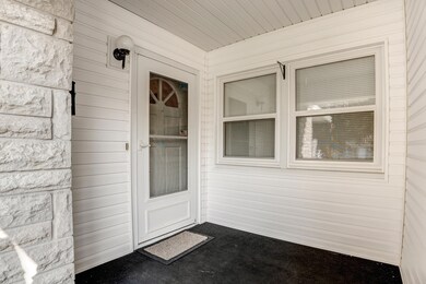 813 E Walnut St-6