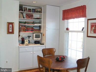 10904 Bloomingdale Dr, Rockville, MD 20852 - photo 5