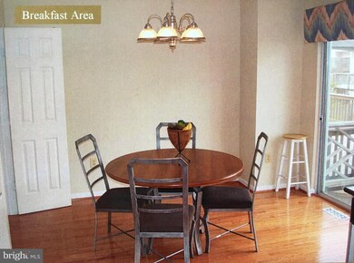 2510 Clover Field Cir, Herndon, VA 20171 - photo 4