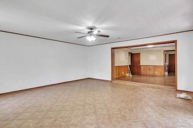 Family Room (4)