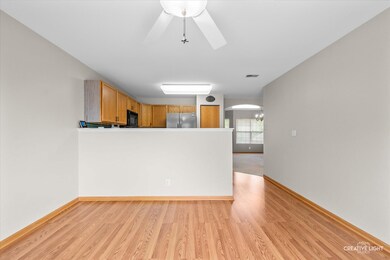 354 Cascade Ln unit 354, Oswego, IL 60543 - photo 6