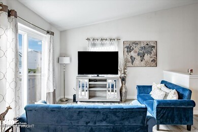 06-Living Room_ELI04140-2-HDR-Edit